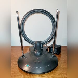 Vintage Radio Shack Amplified VHS UHF FM A TV 1000